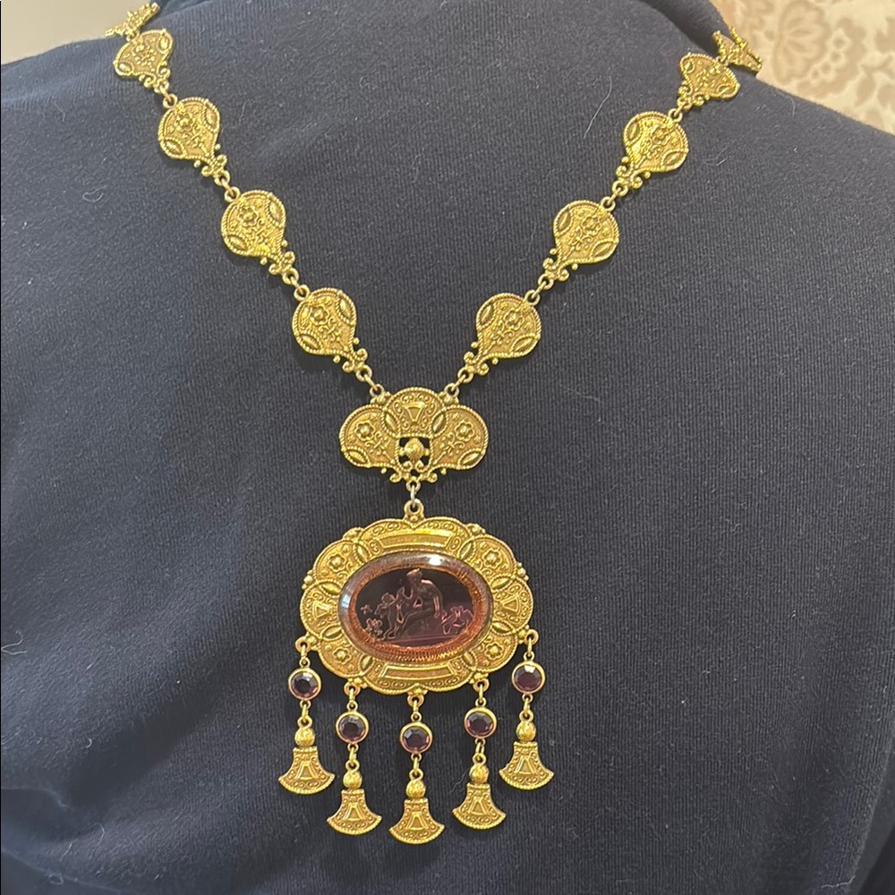 Amazing Goldette necklace with purple glass intaglio - Picture 6 of 14